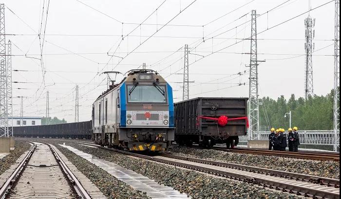 遵化熱電首列火車(chē)煤進(jìn)場(chǎng)
